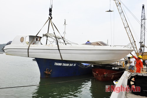 Hạ thủy tàu du lịch Đảo Ngư