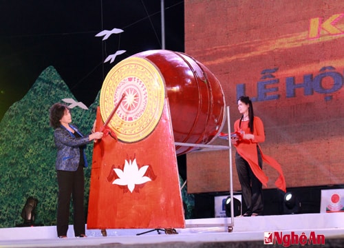 Lung linh khai hội Cửa Lò năm 2014