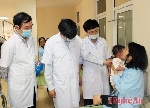 Bộ Y tế Kiểm tra công tác phòng chống dịch sởi ở Nghệ An