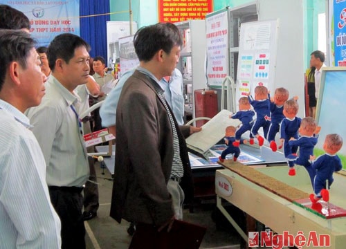 153 tác phẩm tham gia Hội thi đồ dùng dạy học tự làm cấp THPT