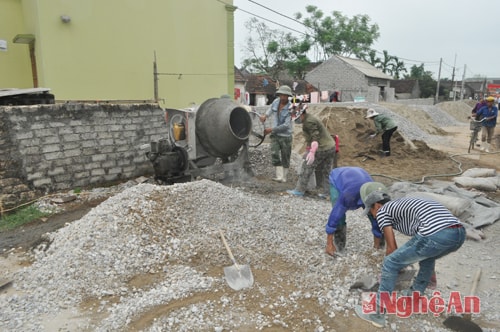 Hỗ trợ xi măng làm giao thông nông thôn: Những bất cập