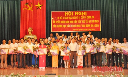 Nam Đàn: Tuyên dương điển hình tiên tiến học và làm theo Bác