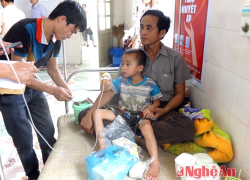 Nậm Nhoóng (Quế Phong): 13 trẻ mầm non bị ngộ độc