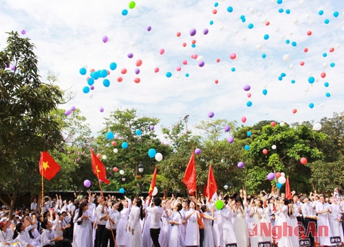 Chào đón HS dự thi Olympic Vật lý Châu Á đoạt thành tích cao
