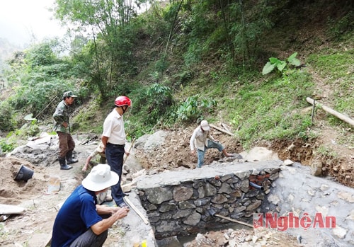 Bàn giao công trình nước sạch cho bản Tân Hương (Tam Quang - Tương Dương)