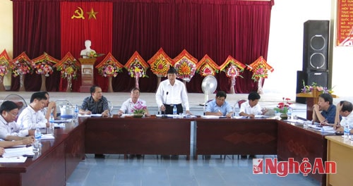 Lãnh đạo huyện Anh Sơn kiểm tra xây dựng NTM ở xã Hùng Sơn