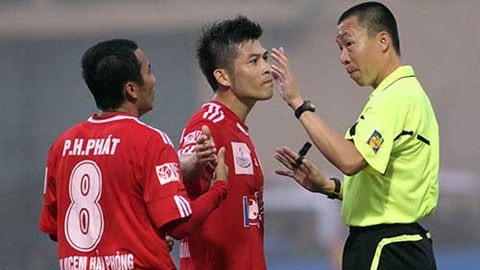 Mắc sai lầm trận Hải Phòng-QNK.QN, trọng tài Trần Trung Hiếu bị treo còi?