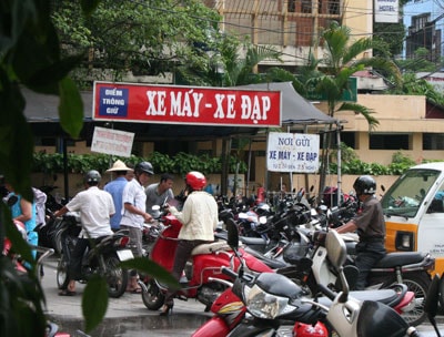 Sẽ điều chỉnh thu phí vệ sinh, trông giữ xe trên địa bàn tỉnh