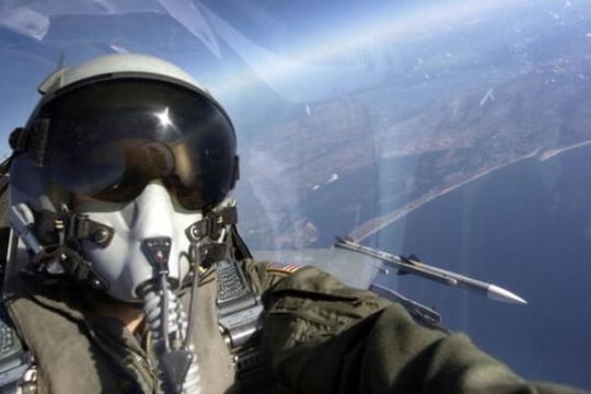 F-16 đánh chặn máy bay lạ trên bầu trời thủ đô Washington