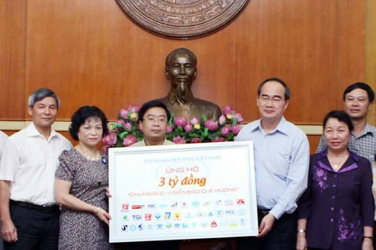 Tiếp nhận 4 tỷ đồng hỗ trợ ngư dân vươn khơi bám biển Hoàng Sa