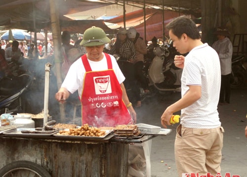 Thức ăn đường phố "Thiếu đủ thứ"