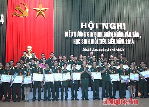 Gặp mặt, biểu dương GĐ quân nhân VH và học sinh giỏi tiêu biểu