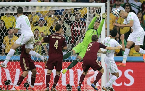 Algeria đi tiếp sau trận hoà ĐT Nga