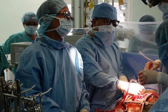 Lần đầu điều trị thành công ung thư cổ tử cung bằng tế bào gốc