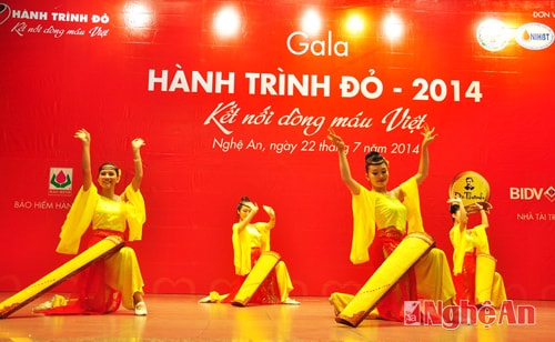 Gala  Hành trình đỏ - Kết nối dòng máu Việt tại Nghệ An