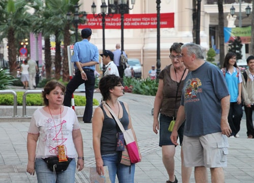 Đề xuất kéo dài thời gian miễn thị thực cho du khách Nga