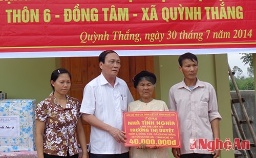 Hội hỗ trợ gia đình liệt sỹ tỉnh tặng quà gia đình chính sách