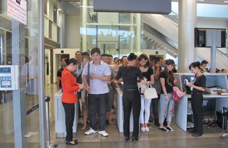 Giảm chậm, hủy chuyến: Hàng không 'siết' hàng xách tay