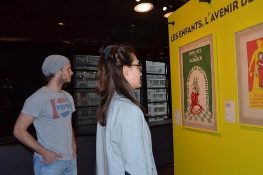 Bảo tàng Pháp kể chuyện phụ nữ Việt qua tranh cổ động