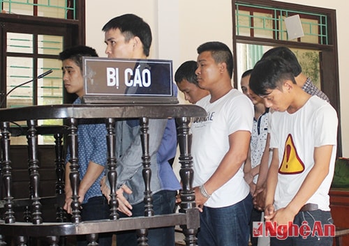 Thanh toán đối thủ, dùng súng bắn chết đồng bọn