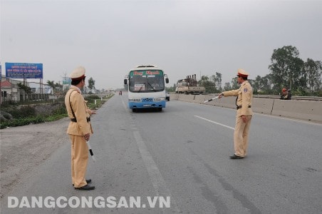 Lái xe lắp thêm công tắc để tắt thiết bị giám sát hành trình