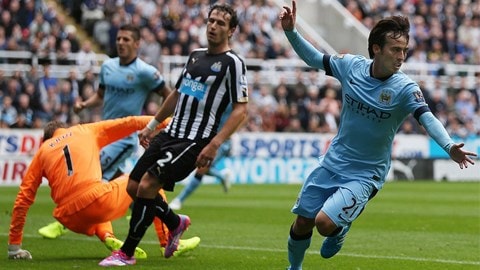 Thắng cách biệt 2 bàn, Man City tạm chiếm giữ ngôi đầu