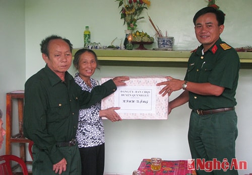 Bàn giao nhà tình nghĩa cho thương binh nặng Võ Ấn Định