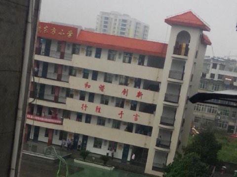 Trung Quốc: Ông bố vào trường đâm chém vì con không được đi học