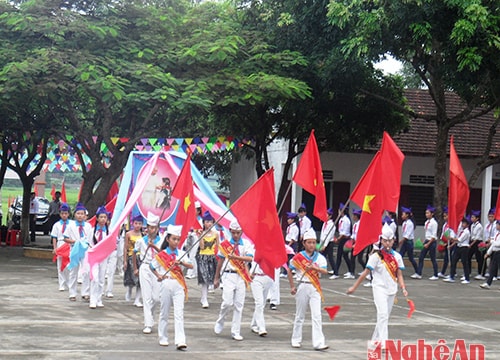 Đón nhận danh hiệu Trường đạt chuẩn quốc gia