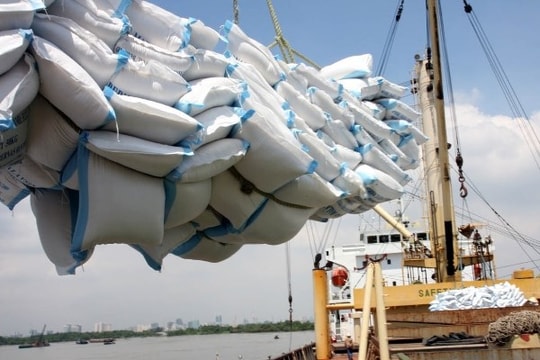 Sau tám tháng, thặng dư thương mại cả nước đạt gần 1,7 tỷ USD