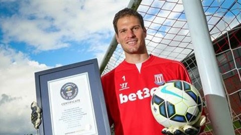 Ronaldo & Begovic được ghi vào sách kỷ lục Guinness