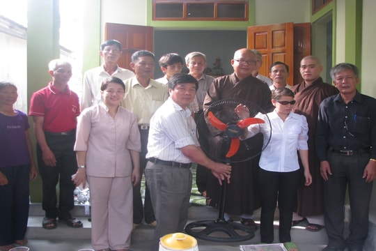 Trao nhà tình thương cho người khiếm thị huyện Diễn Châu