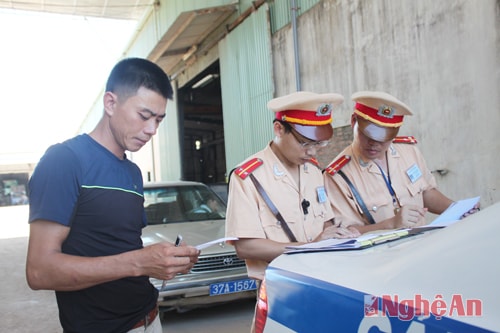 Xử lý xe quá khổ, quá tải trên Quốc lộ 7A