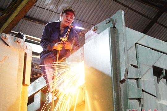 Cắt gọt hàng loạt thùng xe "hổ vồ"