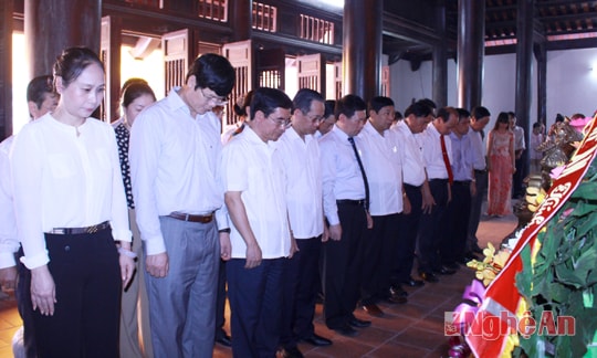 Lãnh đạo tỉnh dâng hương tưởng niệm các liệt sĩ Xô viết Nghệ Tĩnh