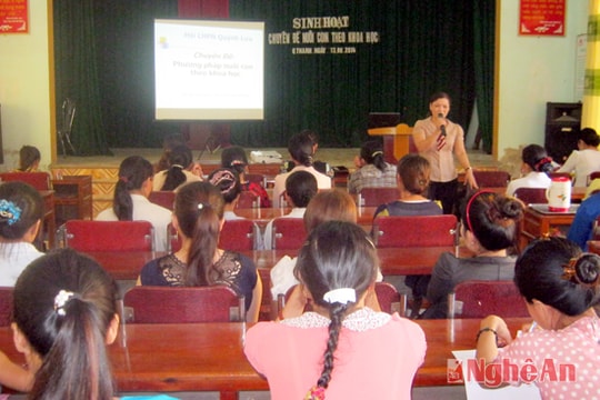 Sinh hoạt chuyên đề nuôi con theo khoa học cho phụ nữ vùng giáo