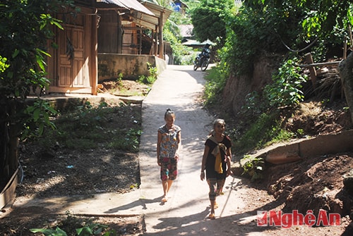 Bê tông hóa đường bản ở Mỹ Lý