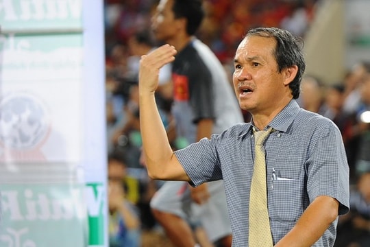 Bầu Đức vực dậy tinh thần các cầu thủ U19 Việt Nam