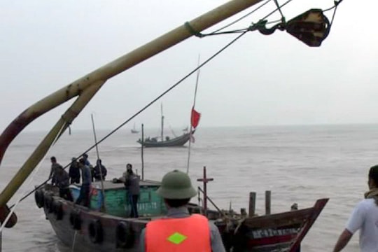 Lạch Vạn bồi lắng, ngư dân gặp khó