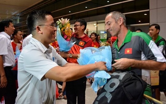 "Thầy Giôm" đi học để dẫn dắt sao U19 dự V.League 2015