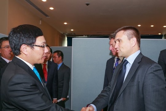 Phó Thủ tướng Phạm Bình Minh tiếp tục các cuộc gặp song phương