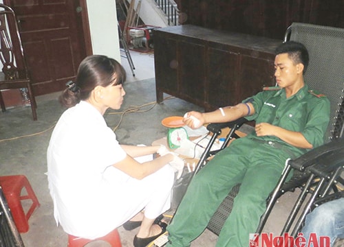 CBCS Đồn Biên phòng Diễn Thành tham gia hiến máu tình nguyện