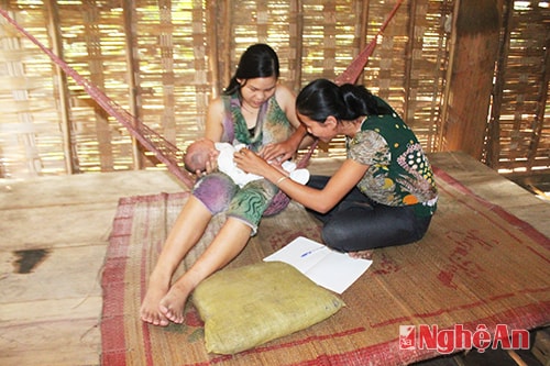 Lặng thầm cô đỡ thôn bản