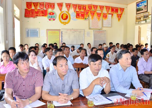 Đại biểu Quốc hội tiếp xúc cử tri xã Keng Đu (huyện Kỳ Sơn)