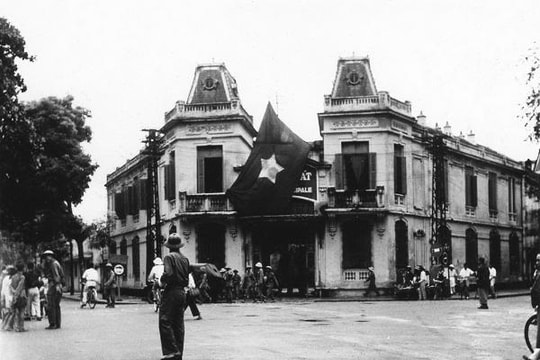 Những hình ảnh lịch sử quý giá về ngày Giải phóng Thủ đô 10/10/1954