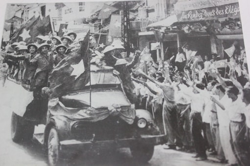 Khoảnh khắc không quên về ngày tiếp quản Thủ đô