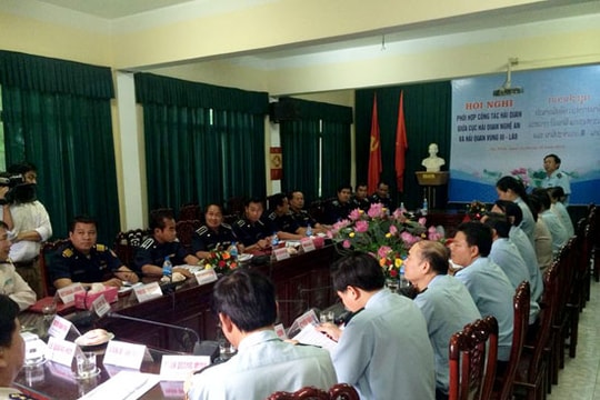 Đoàn Hải quan vùng III (Lào) làm việc với Cục Hải quan Nghệ An