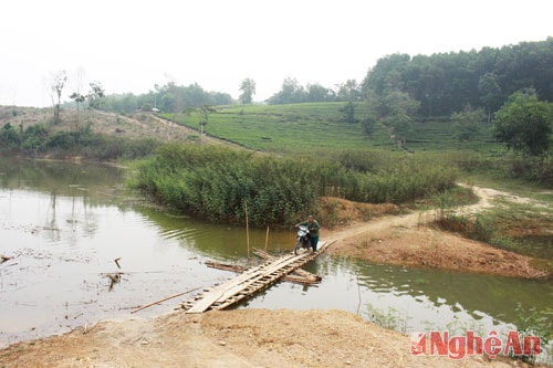 8 năm không làm xong 1 con đường