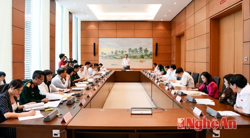 Quốc hội thảo luận tại Tổ về tình hình kinh tế-xã hội năm 2014