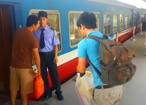 Giảm giá vé hành khách đi tàu tập thể